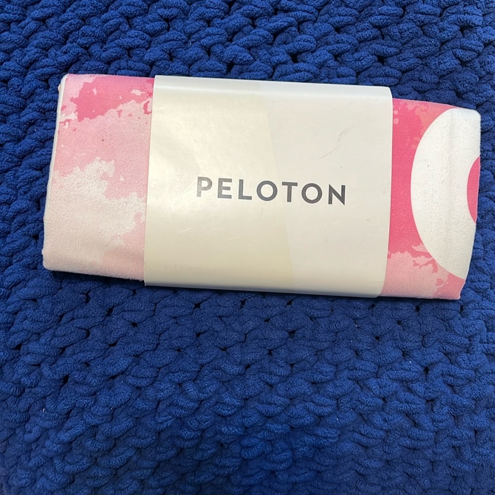 One Peloton microfiber Yoga towel NWT